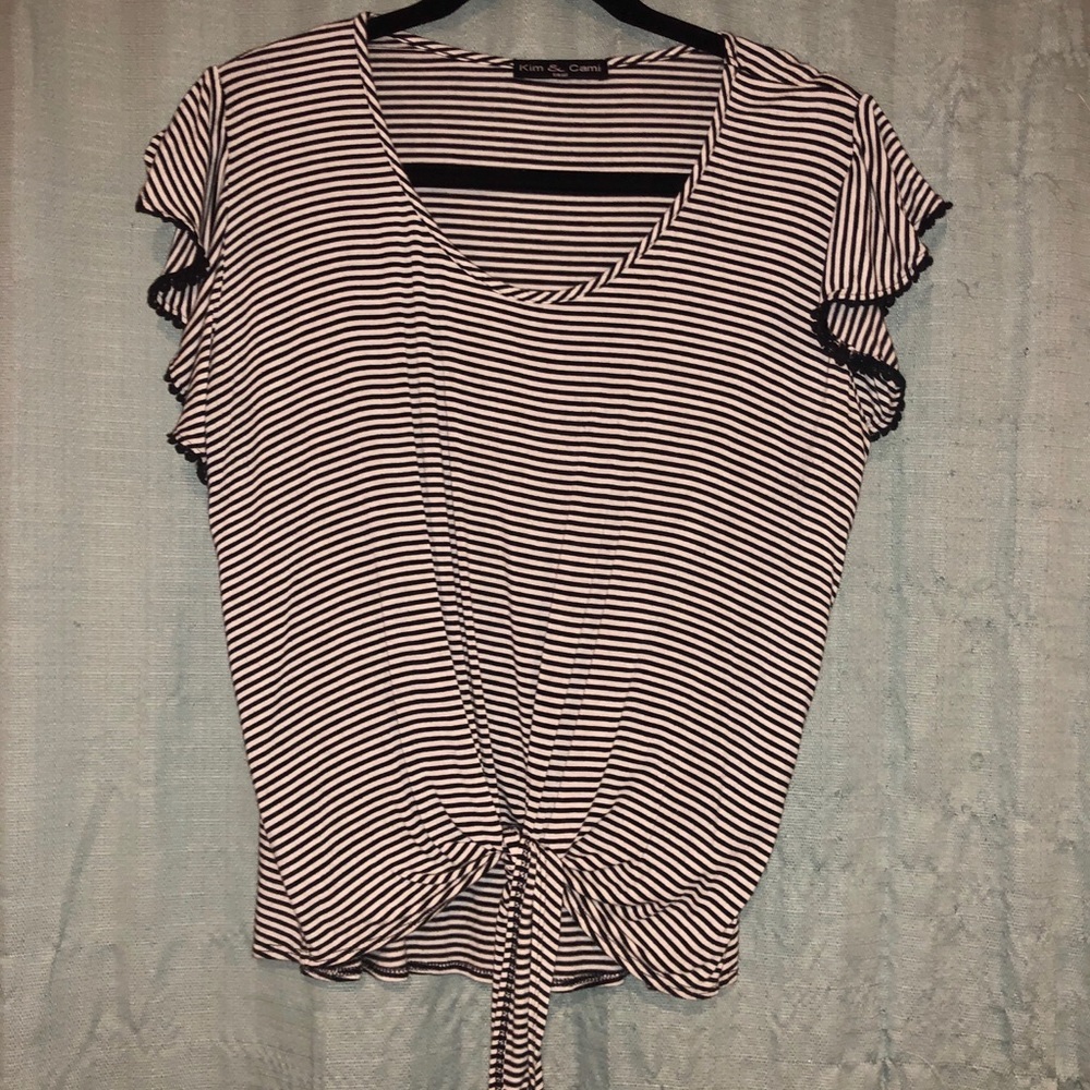 Kim & Cami Blk & Wht Striped Tie-Front Crop Top
